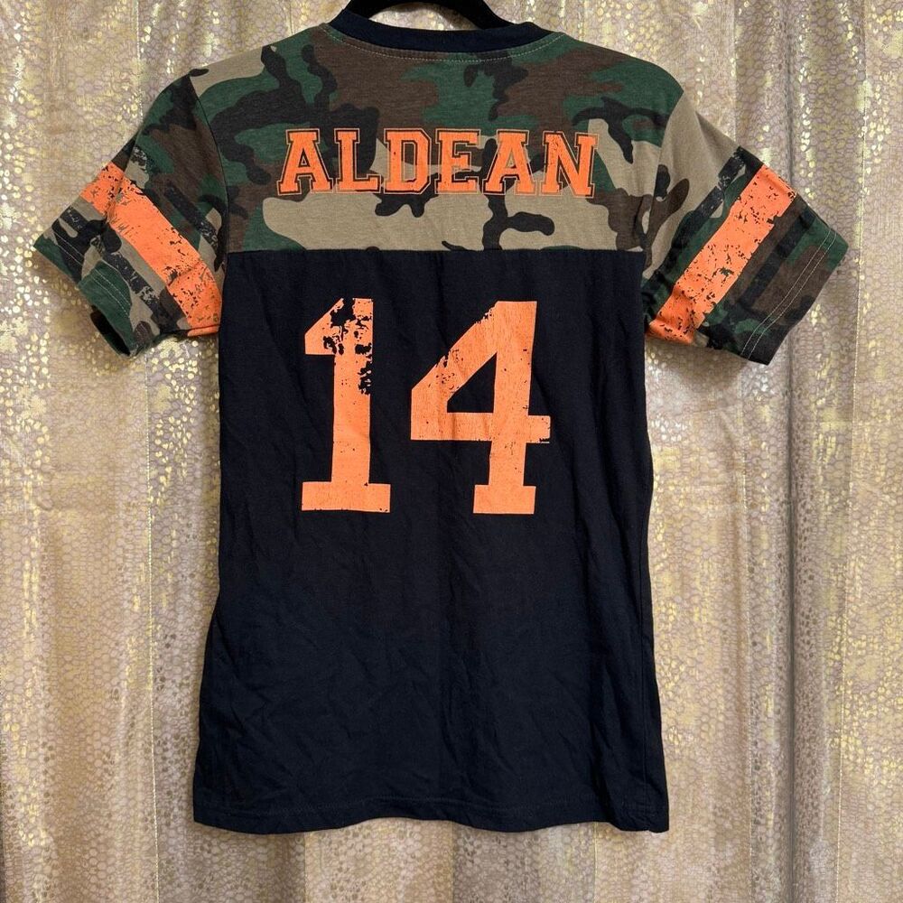 Jason Aldean She's Country Black Orange Camo Print Tour Shirt Small - Picture 2 of 6
